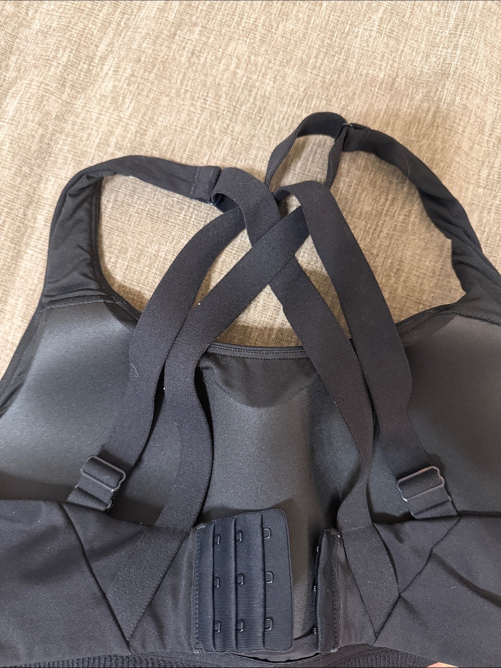 lululemon athletica Black High-Neck Crisscross Sports Bra size 34D - Picture 3 of 4